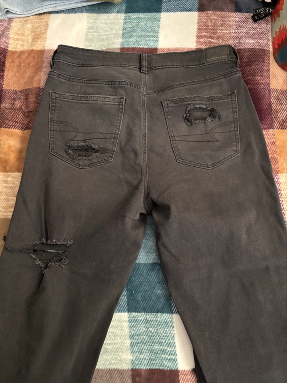 American Eagle Outfitters Black Distressed Relaxed Jeans - Picture 7 of 9
